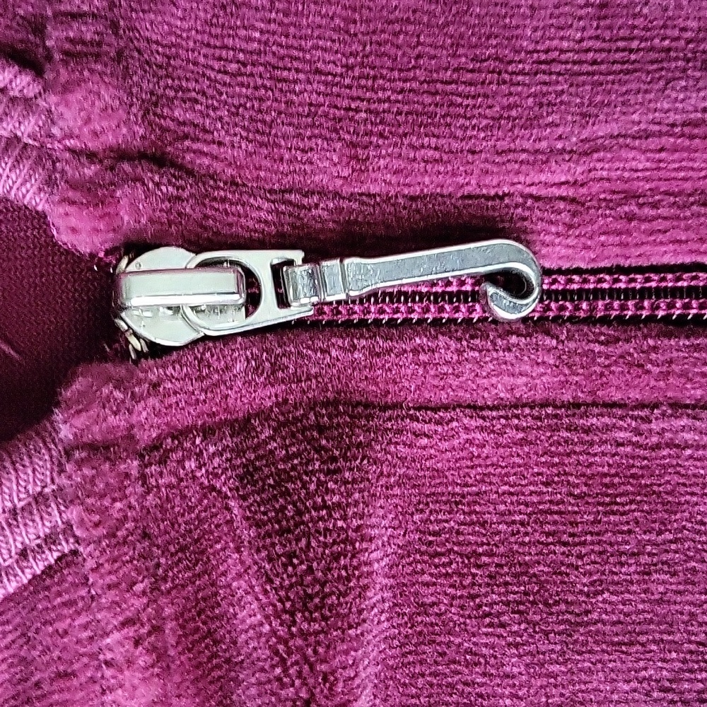 Juicy Couture Rich Burgandy Velour Set - Picture 6 of 6